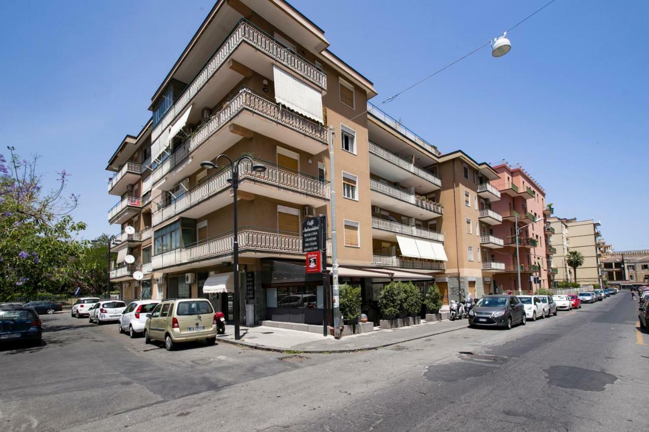 A Casa Di Rossella Apartment คาตาเนีย ภายนอก รูปภาพ
